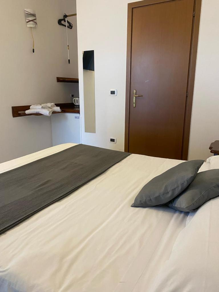 Airport Hotel Fiumicino Kültér fotó